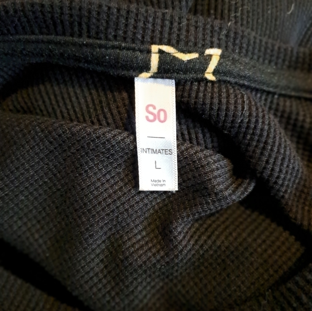 So Thermal large shirt 5/$25 - Picture 5 of 5